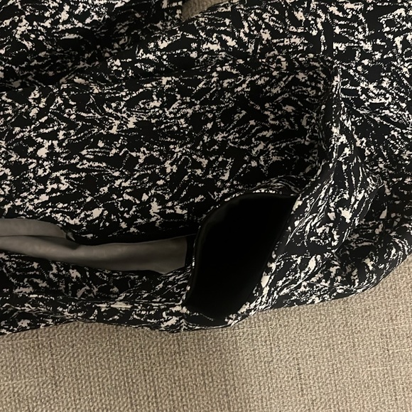 Lululemon Black and White Leggings - Picture 4 of 4